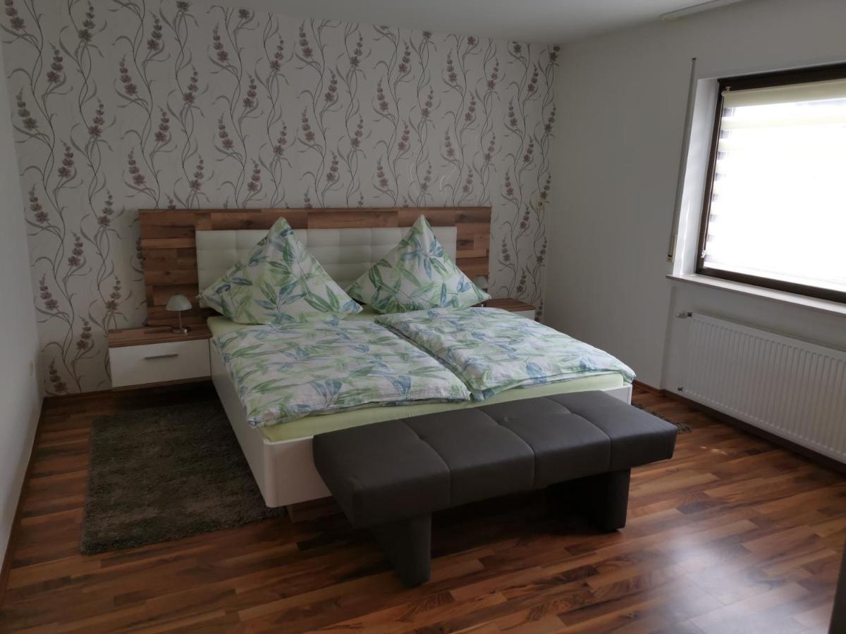 Ferienwohnung Moselblick ブルッティヒ・ファンケル エクステリア 写真